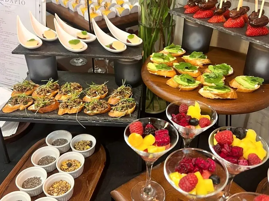 Mesa de catering montada